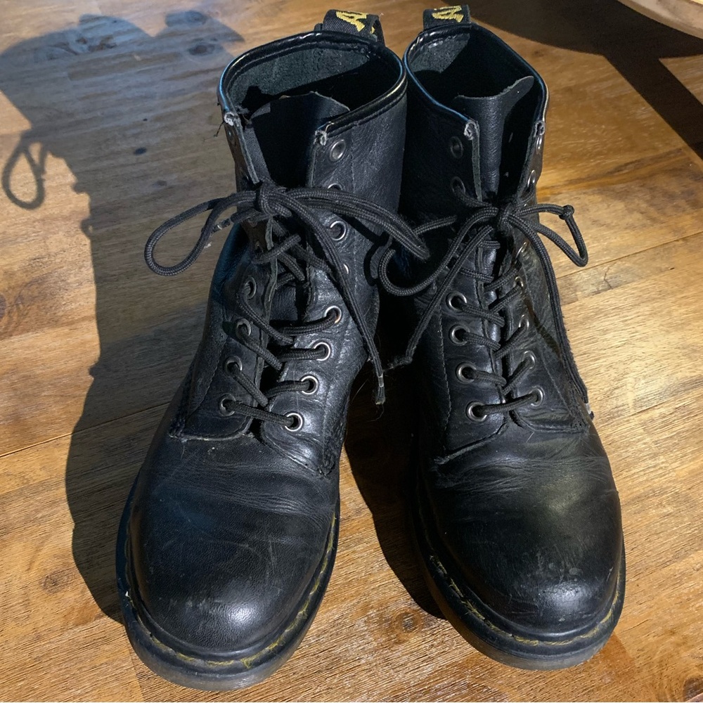 Doc Martens The Original AirWair Lace Up Combat Boots Womens Black Leather
